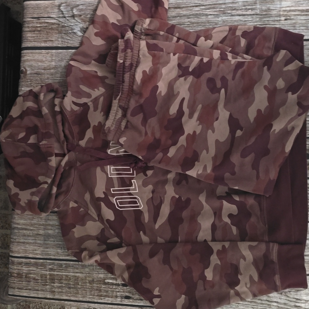 Old Navy camo sweatsuit